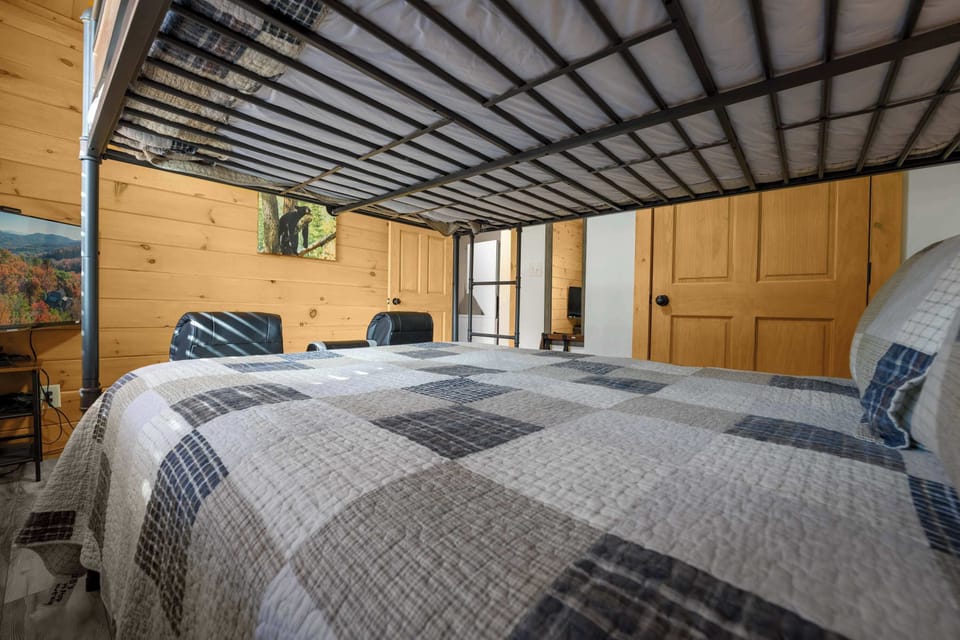 Bedroom 3 with full/full bunk bed and Smart TV