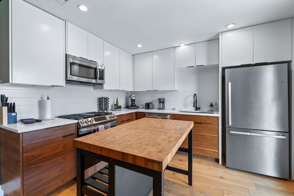 Full kitchen