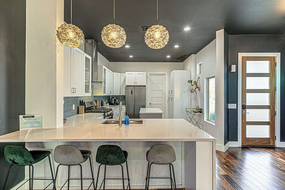 Counter seating for 4 