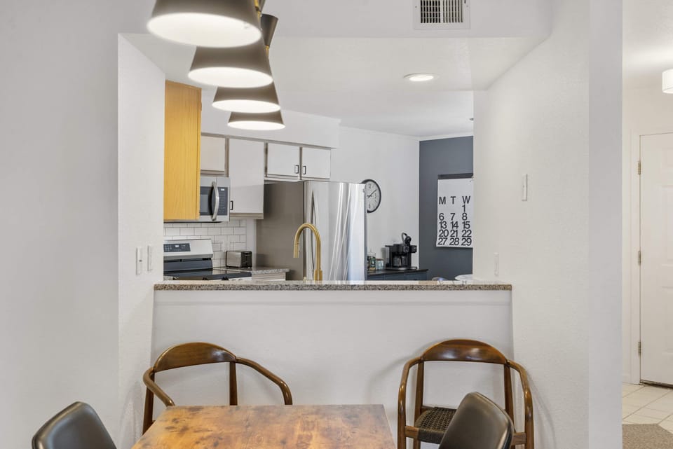 Make mealtime memories together at the dining table, offering space for 6