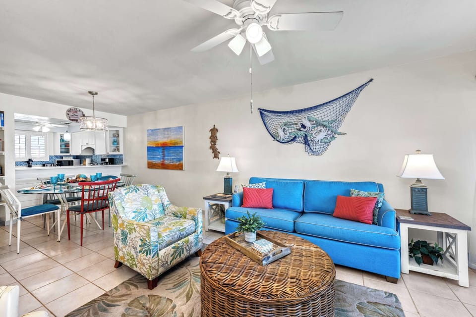 Open-Concept Living & Dining – Bright, Beachy Comfort at Dan’s Florida Condo