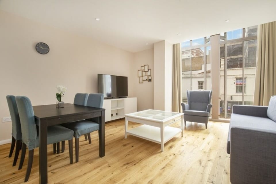 Living Room (2)