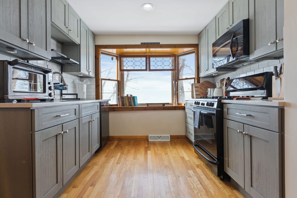 Small space, big style! A beautiful and functional cooking area.