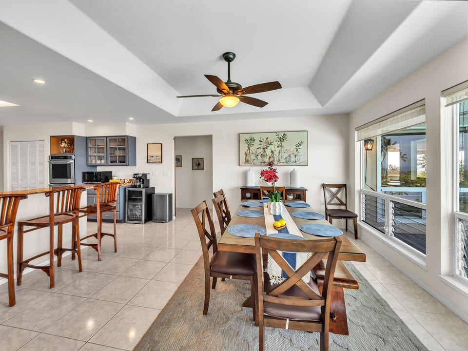 Dinning area is offering serene view of the pool & ocean