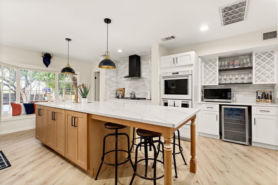 Gather around the oversized island, sip on a glass of wine, and enjoy the heart of the home, where cooking becomes a shared experience with loved ones.