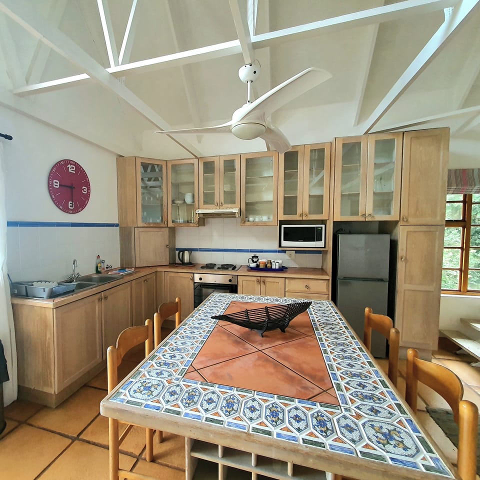 Full kitchen 