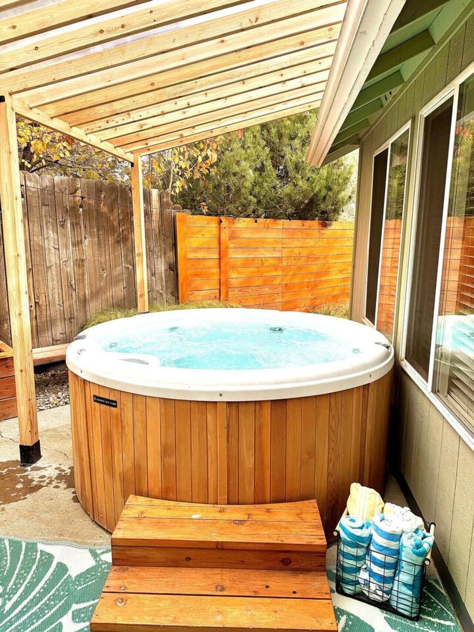 Outdoor spa tub