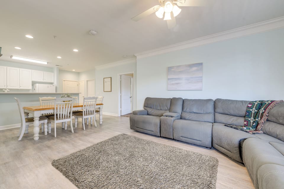 Living Room | Free WiFi | Central A/C & Heat