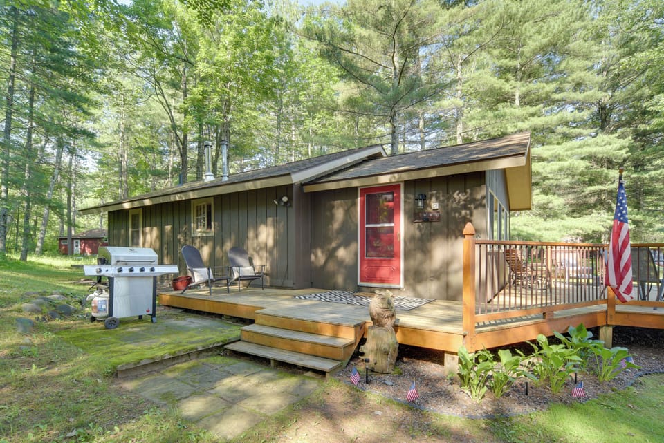 Hayward Vacation Rental | 3BR | 1BA | 900 Sq Ft | 4 Steps to Enter