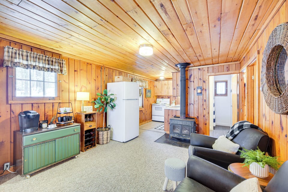 Living Room | Free WiFi | Wood-Burning Stove