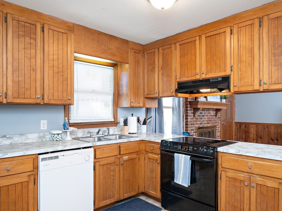 Offers essential amenities, Keurig with tea/ coffee pods & cleaning essentials 