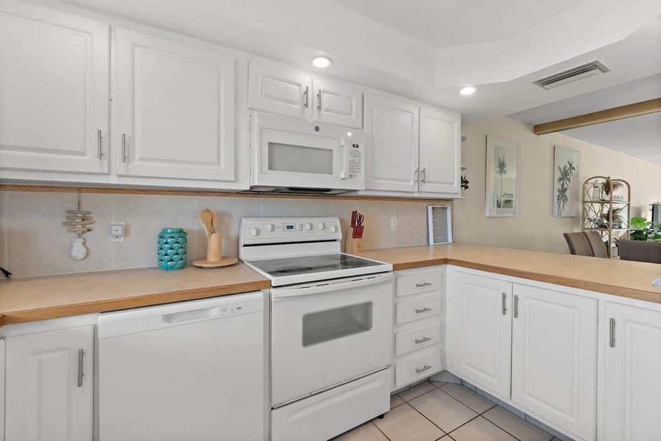 Clean, Modern Kitchen