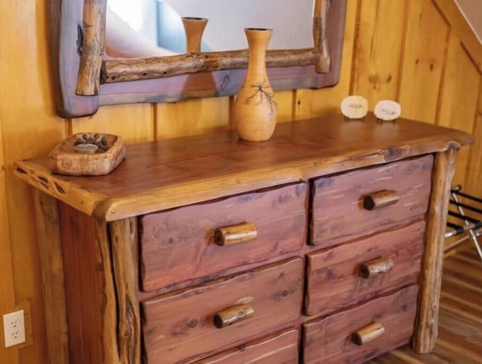 6 drawer dresser and mirror for clothing storage