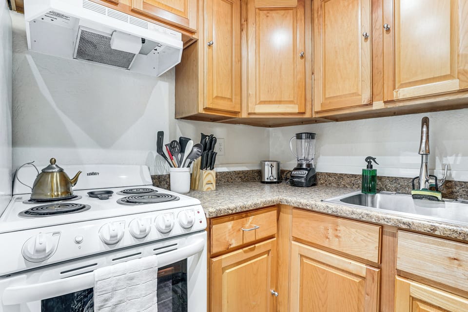 Kitchen | Cooking Basics | Dishware & Flatware