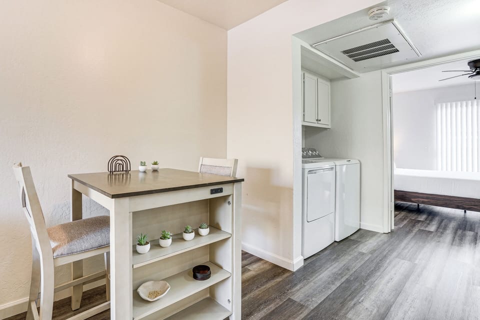 Dining Area | Central A/C & Heat