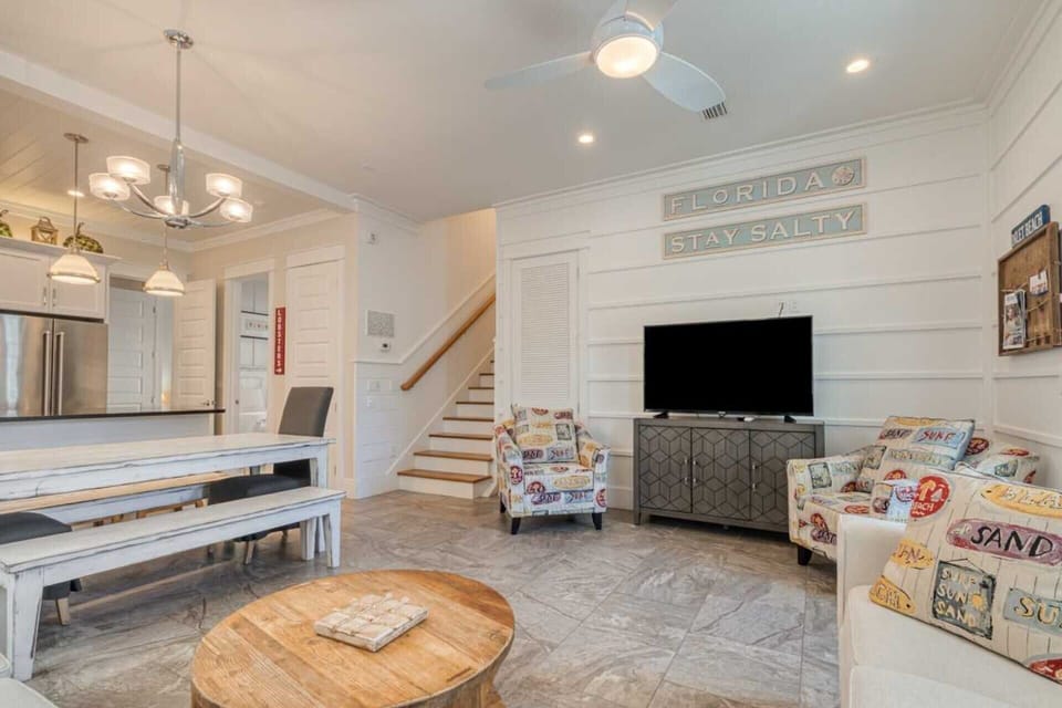 Living room 1: Smart TV, central heat with A/C
