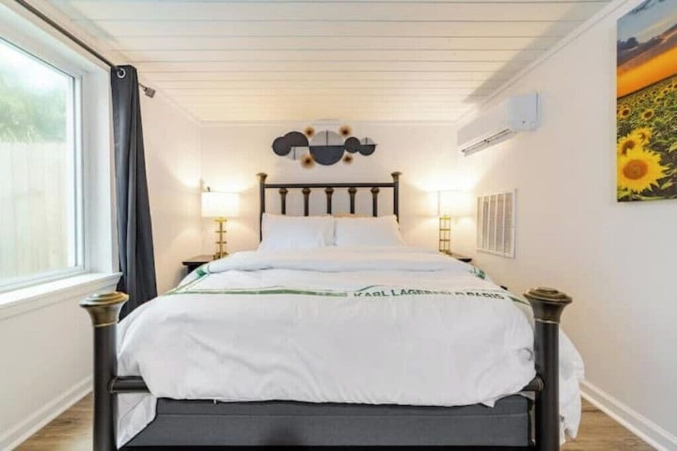 A beautiful room equipped with massaging bed and beautiful decoration