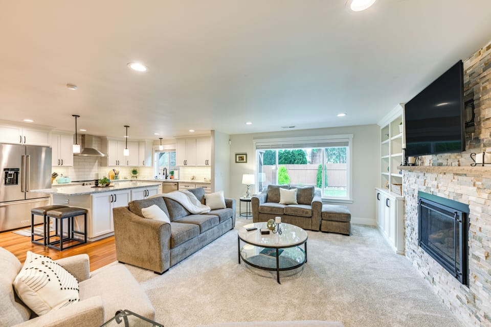 Living Room | Free WiFi | Central Heat & A/C | Gas Fireplace | Smart TV