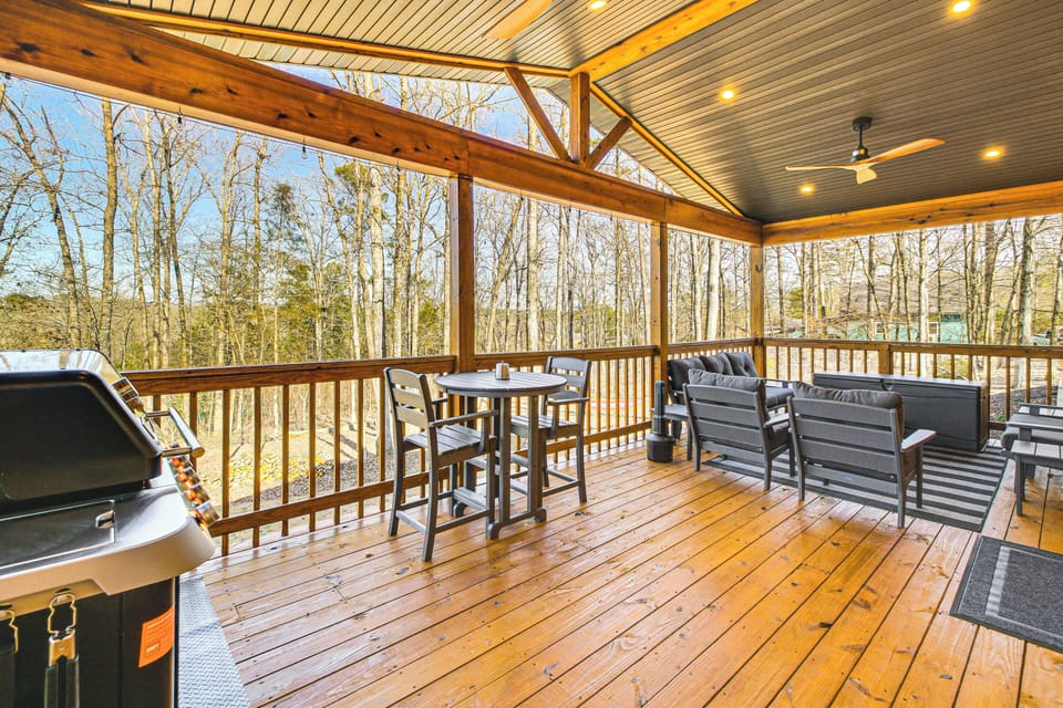 Royal Vacation Rental | 3BR | 2.5BA | 1,664 Sq Ft | Step-Free Entry