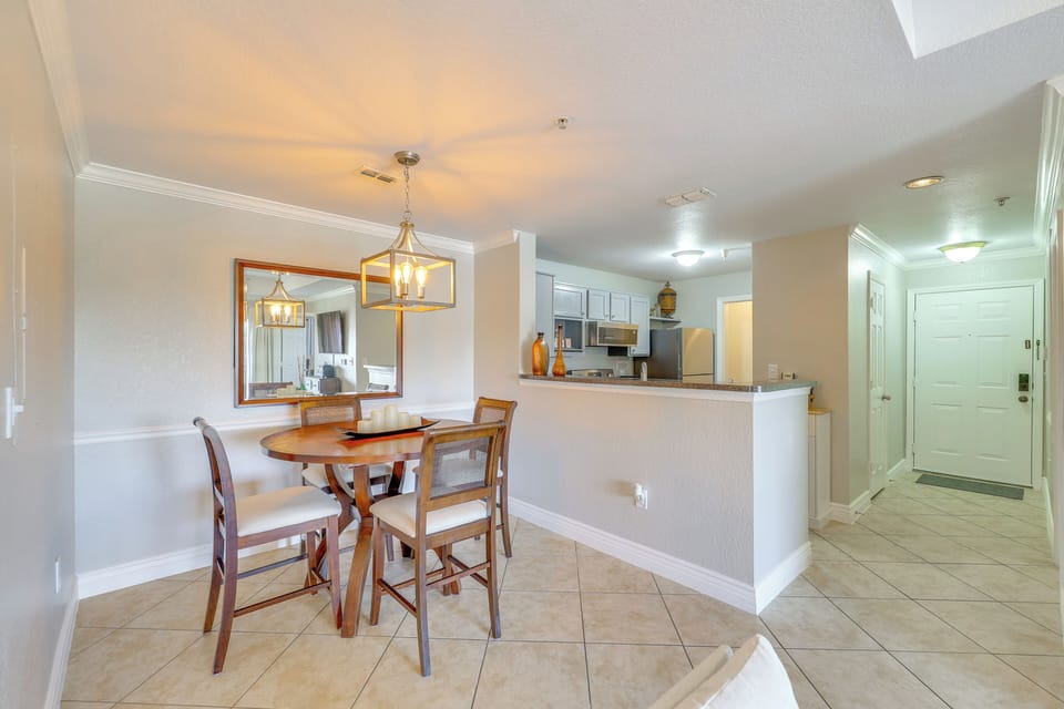 Dining Area | Dishes & Flatware Provided