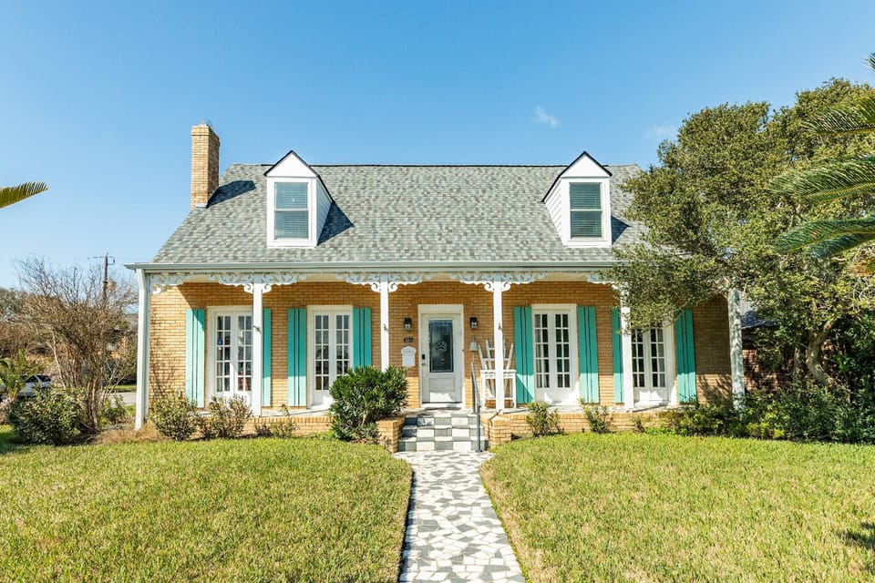 Your Classic Island Cottage awaits!