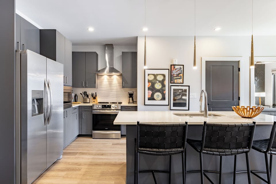 Fully equipped kitchen.