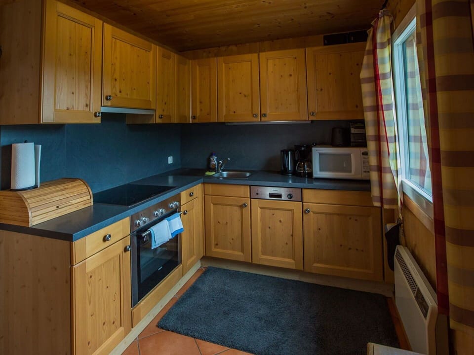 Wood, Kitchen, Cabinetry, Interior Design, Countertop, Flooring, Ceiling, Kitchen Appliance, Floor, Sink
