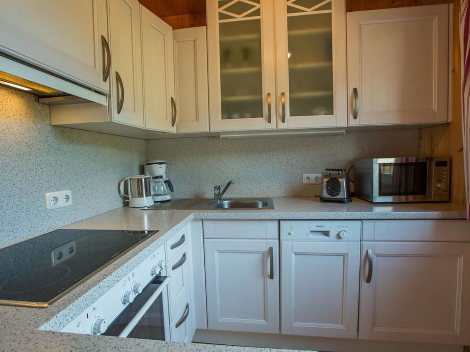 Kitchen, Kitchen Appliance, Countertop, Cabinetry, Major Appliance, Kitchen Sink, Wood, Home Appliance, Plumbing Fixture, Sink