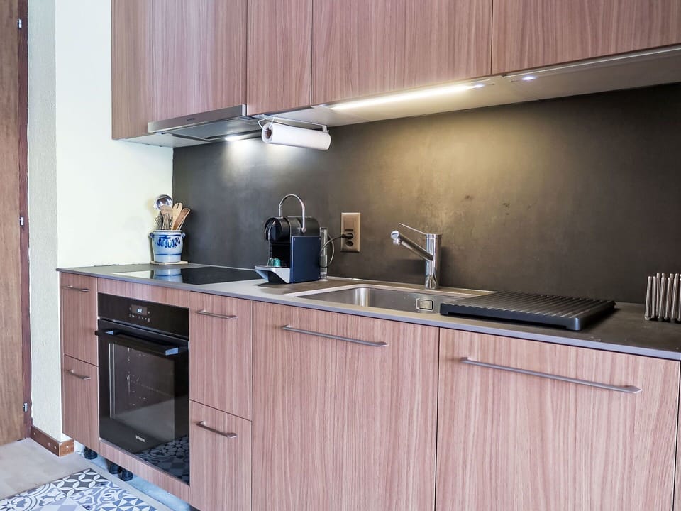 Residential Area, Apartment, Shade, Balcony, Resort, Outdoor Furniture, Villa, Resort Town, Hotel, Swimming Pool