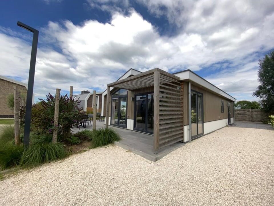 Outdoor Furniture, Swimming Pool, Resort, Sunlounger, Leisure, Shade, Vacation, Resort Town, Umbrella