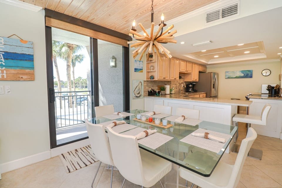 St. Augustine Beach Rentals Dining Room