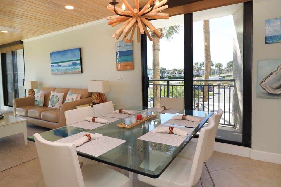St. Augustine Beach Rentals Dining Room