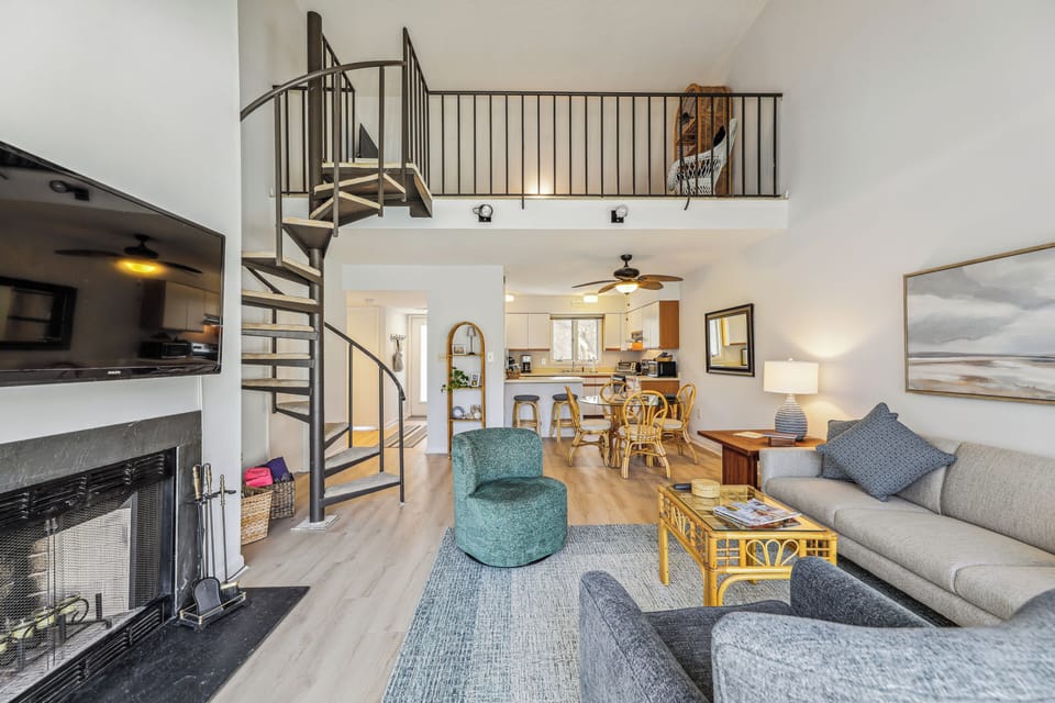 Main Level,Living Room,