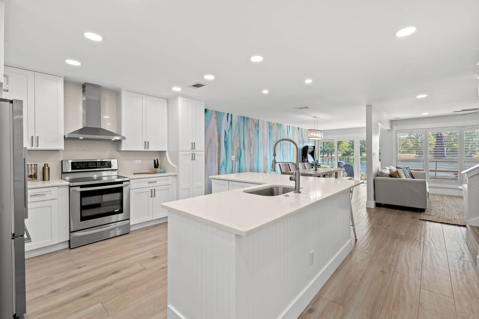Open Concept Kitchen, Living & Dining Areas