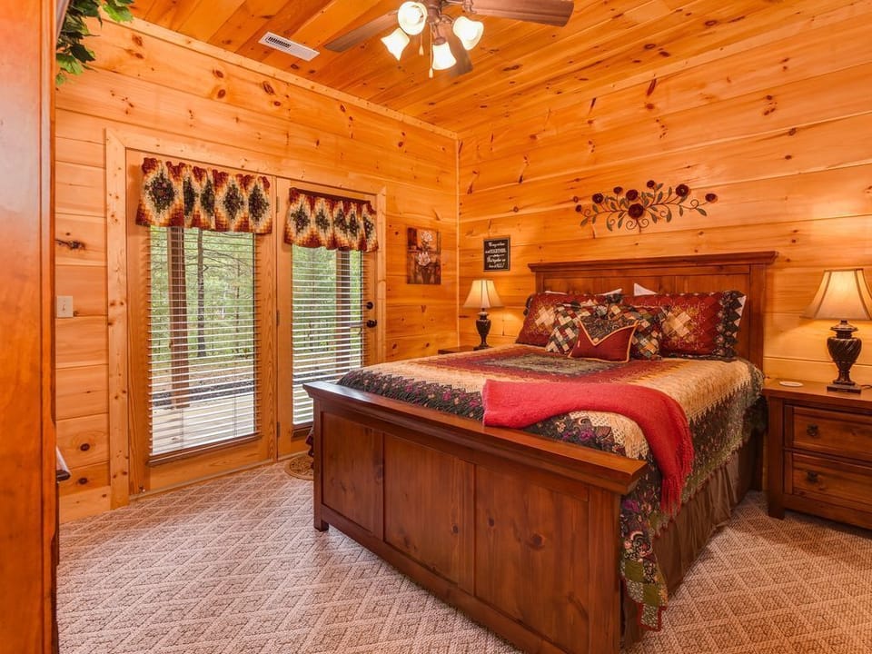 Lower Level Queen Bedroom 2