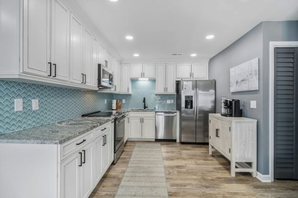 All modern appliances to make meal preparation a breeze.