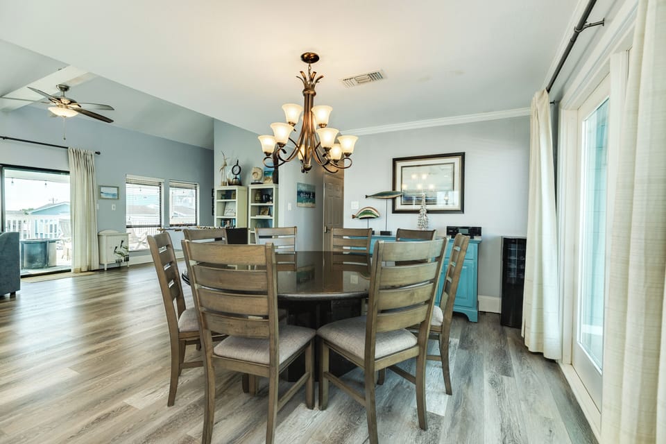 Sit up to 8 at the large dining table