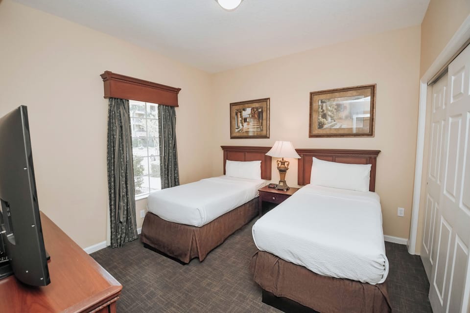 Comfortable Unit with 2 Twin size beds