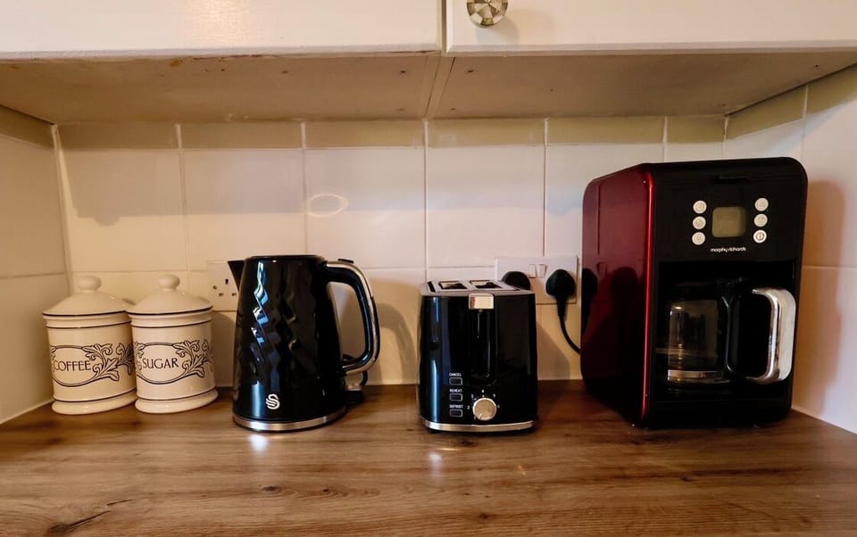 Kitchen – Coffee, tea, and toast essentials for a cosy start to your day.
