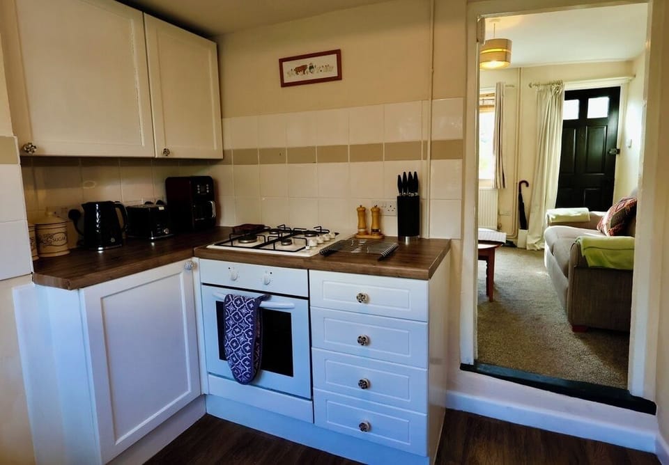 Kitchen – Oven, hob, coffee machine, and great natural light.
