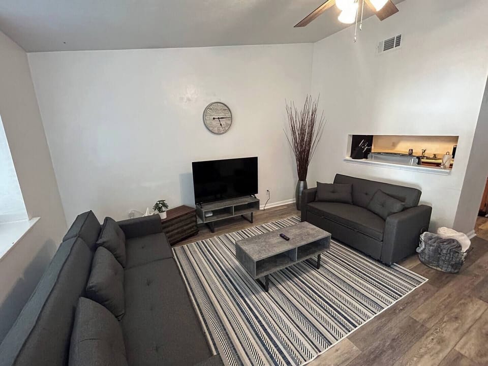 Living room with two pull out couches (one double, one single)