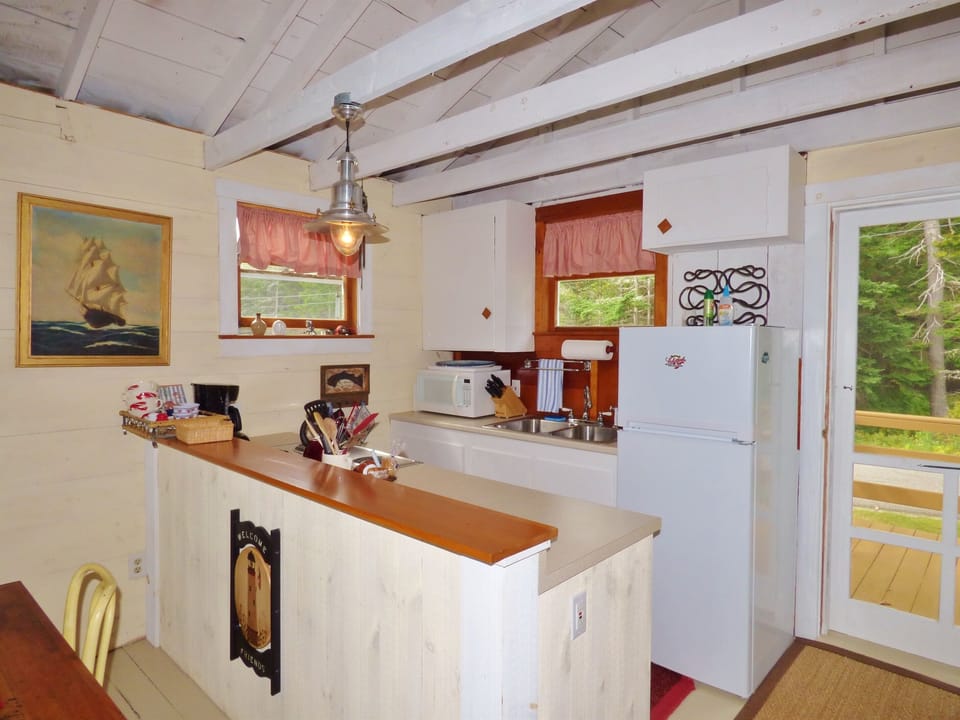 Full Kitchen with Stove/Oven and Dishwasher