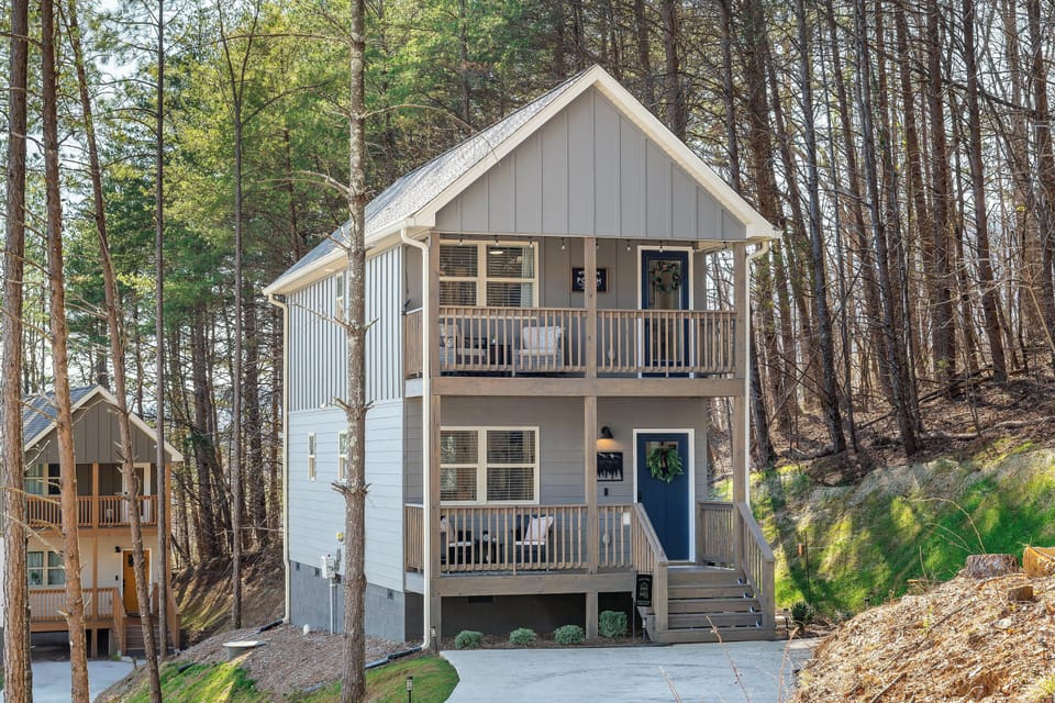 Chattanooga Vacation Rental | 3BR | 2BA | 1,056 Sq Ft | Stairs Required