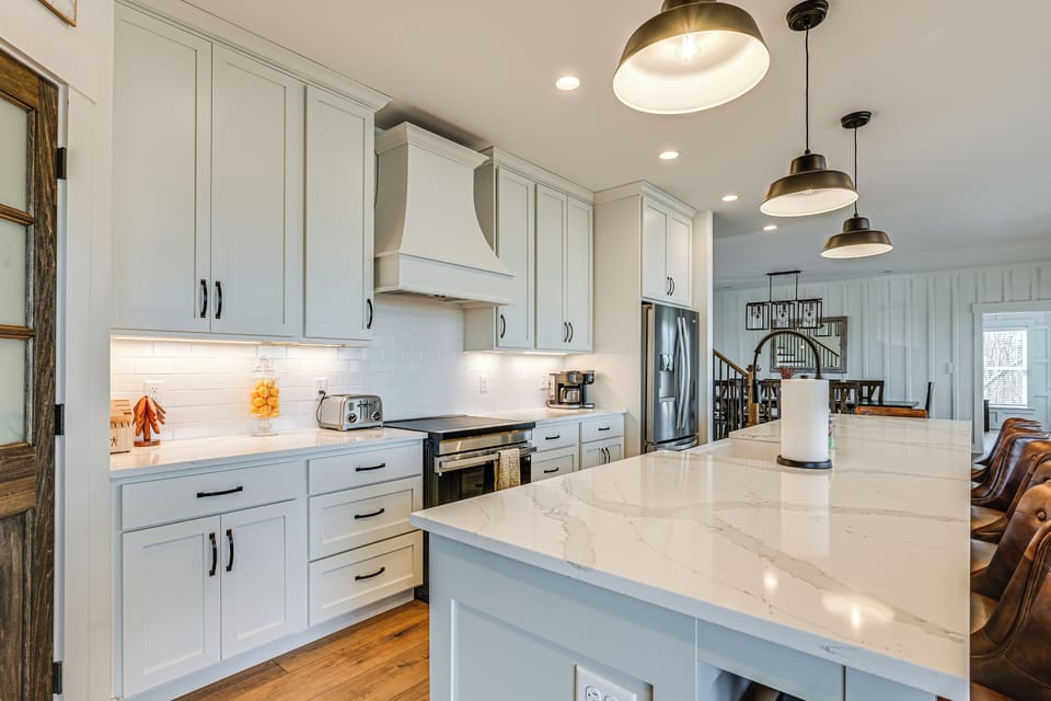 Kitchen | Dishwasher | Microwave | 1st Floor