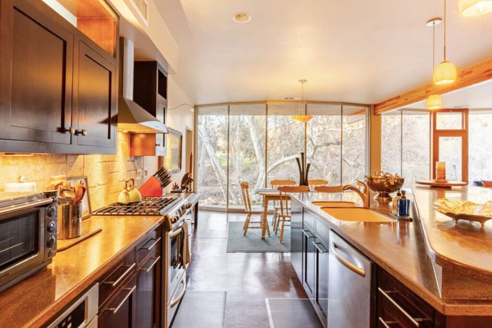 Modern and fully equipped kitchen. Ideal for cooking comfortably.