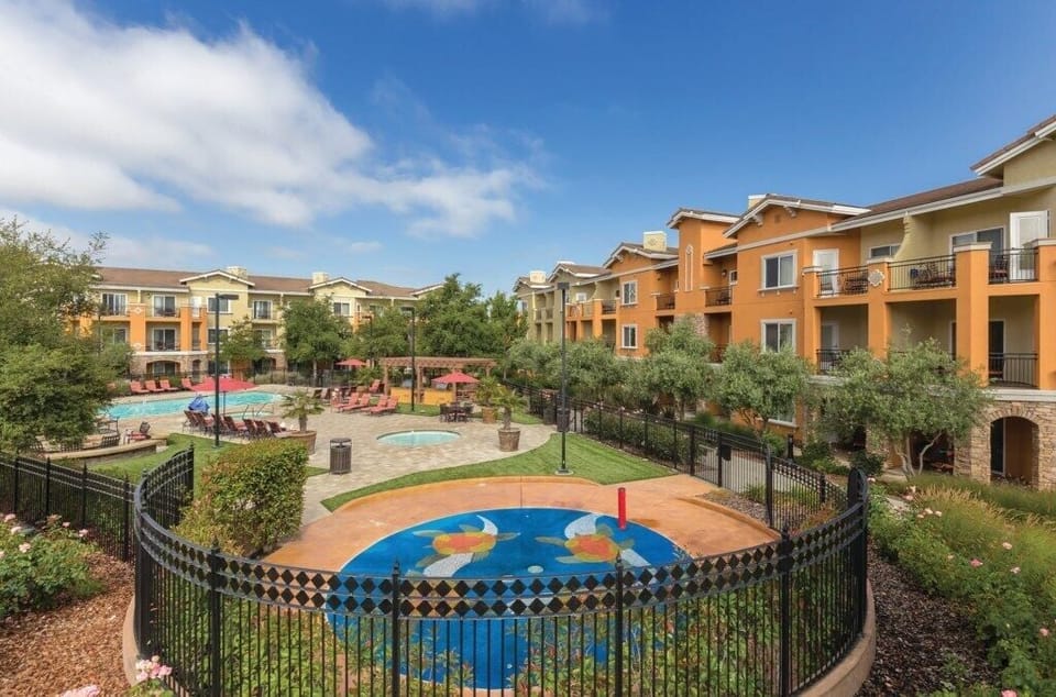EXTPoolArea_KiddieSplashPad