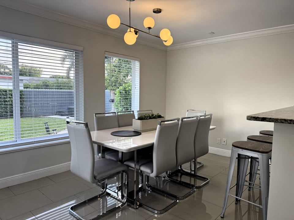 Dining Area for 8 