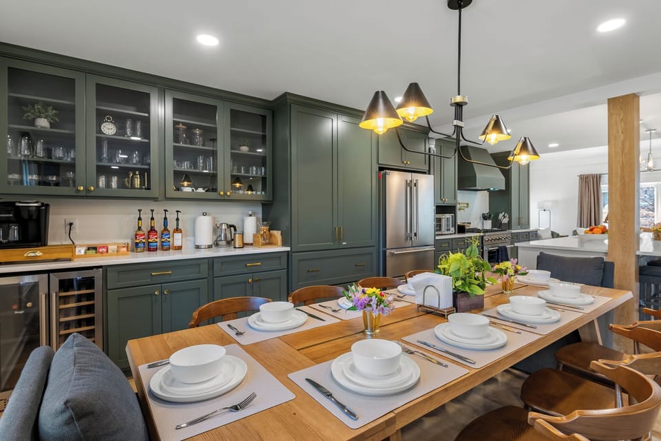 Create memories that taste as good as they feel. Our open kitchen and dining area is the perfect backdrop for sharing delicious food and great conversation with your favorite people.