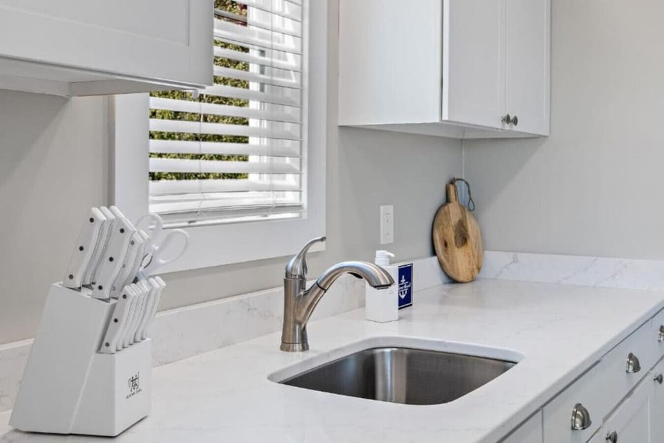 Bright and light kitchen with coastal decor
