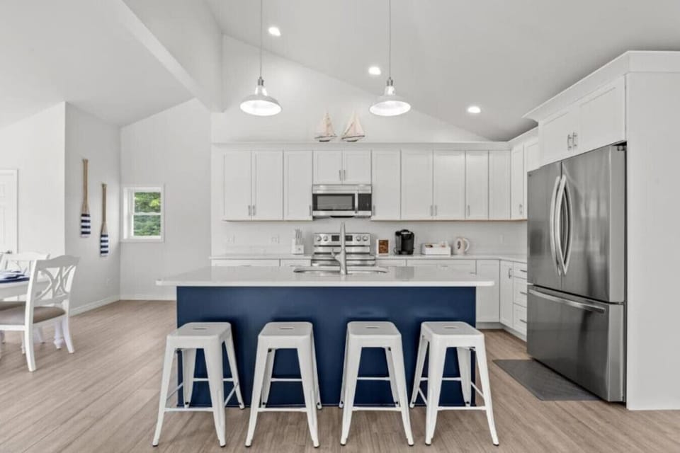 Cottage on the Cove: Brand new kitchen with stainless steel applicances